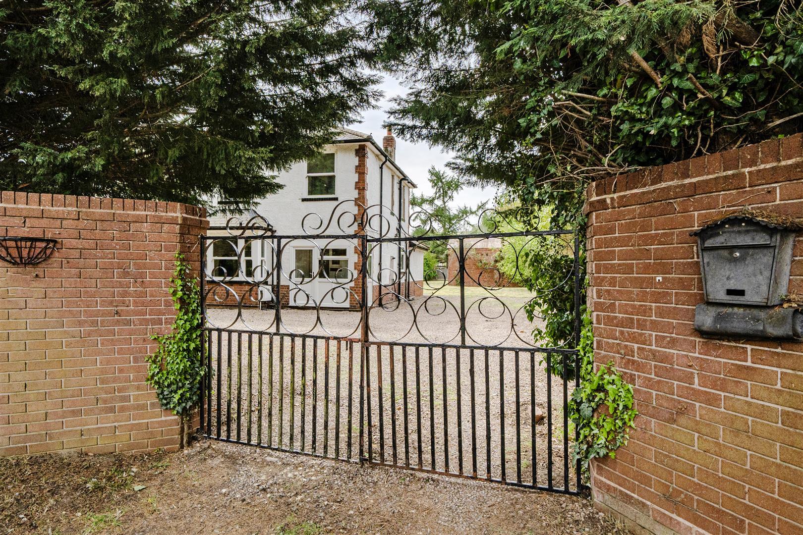 Property Image b9d37e77-0a97-42f8-b18b-0a63e40c78c2