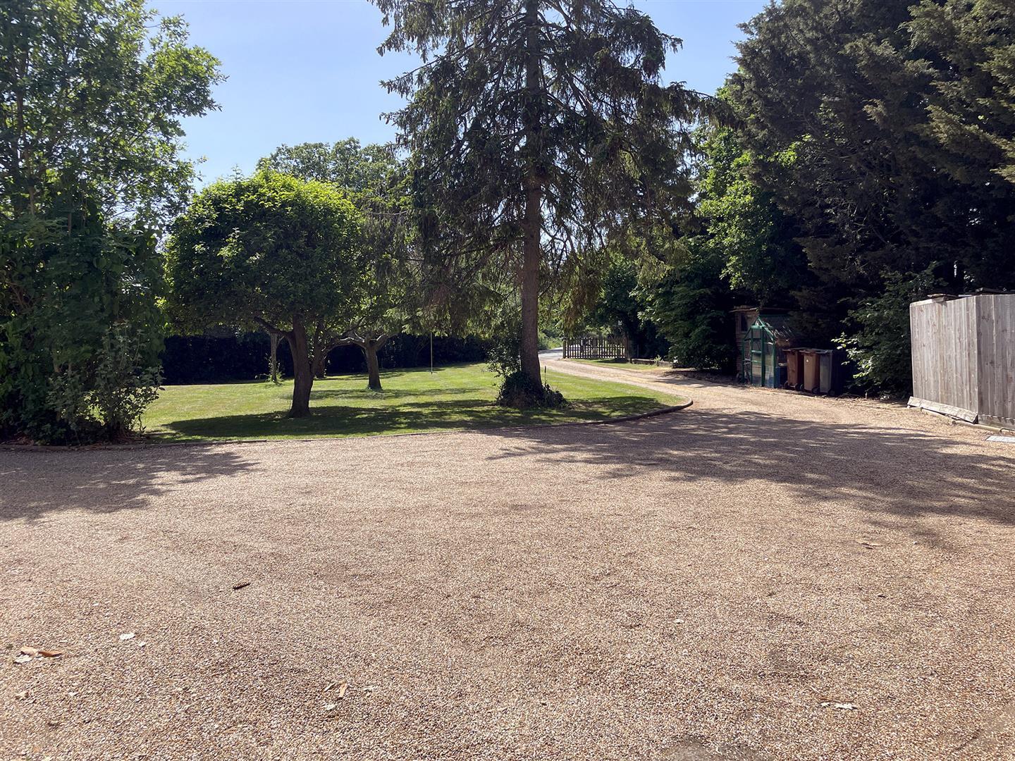 Property Image b9d746ee-6f62-49af-8419-8508c0d3251f