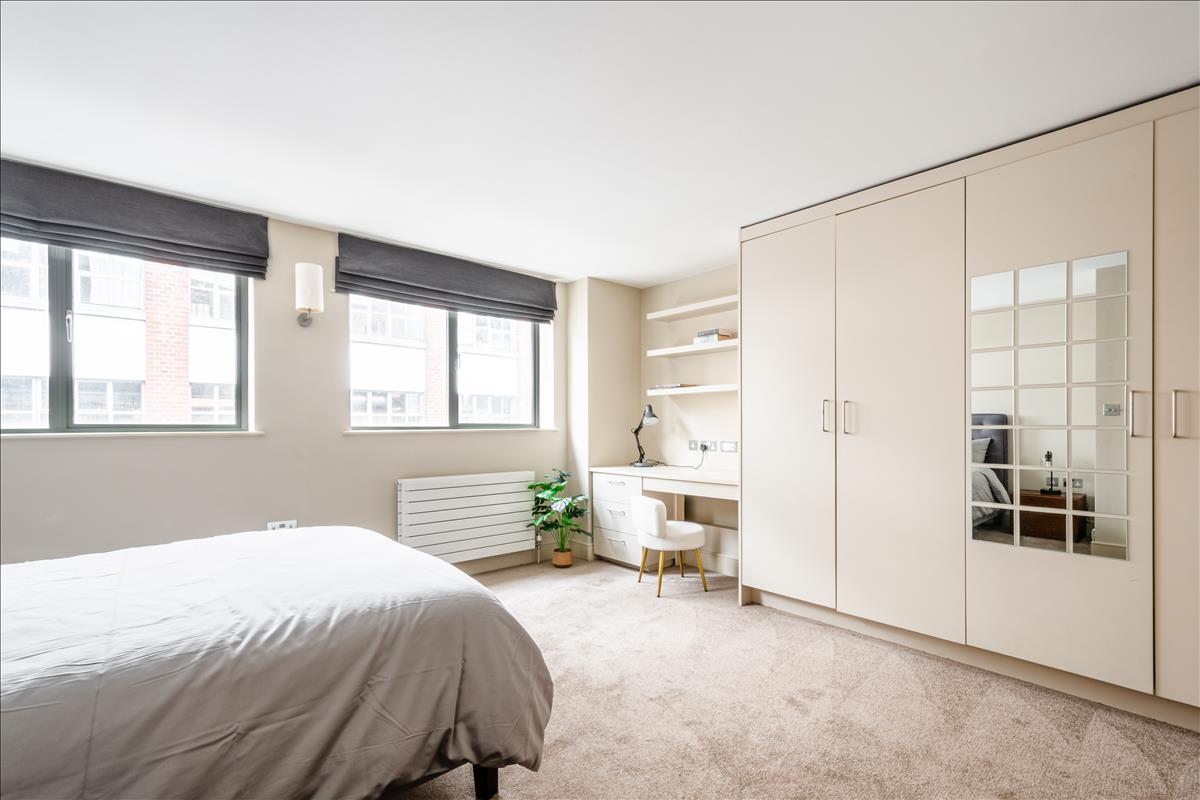 Split-level penthouse for sale, Boundary Street, Shoreditch, E2. Second suite.