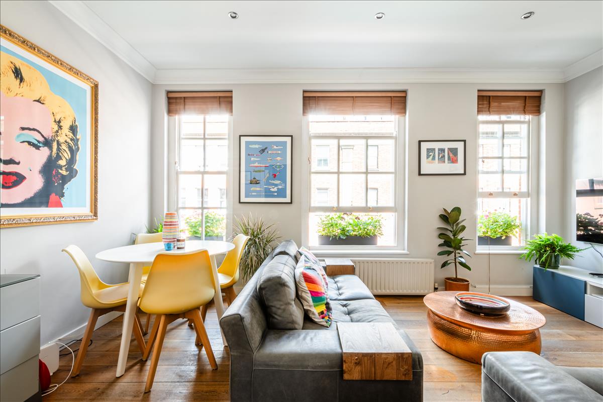 Two -bedroom, two-bathroom flat for sale, Marchmont Street, Bloomsbury, WC1N.  Living Room