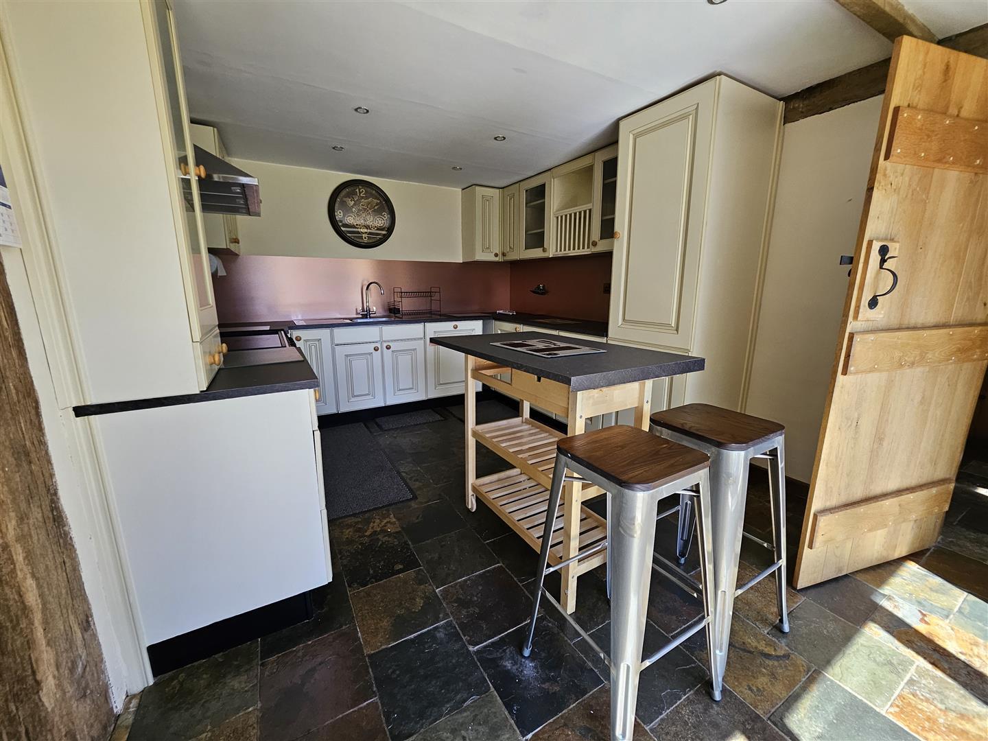 Property Image ba083b09-68ff-4f86-8071-284ce235371d