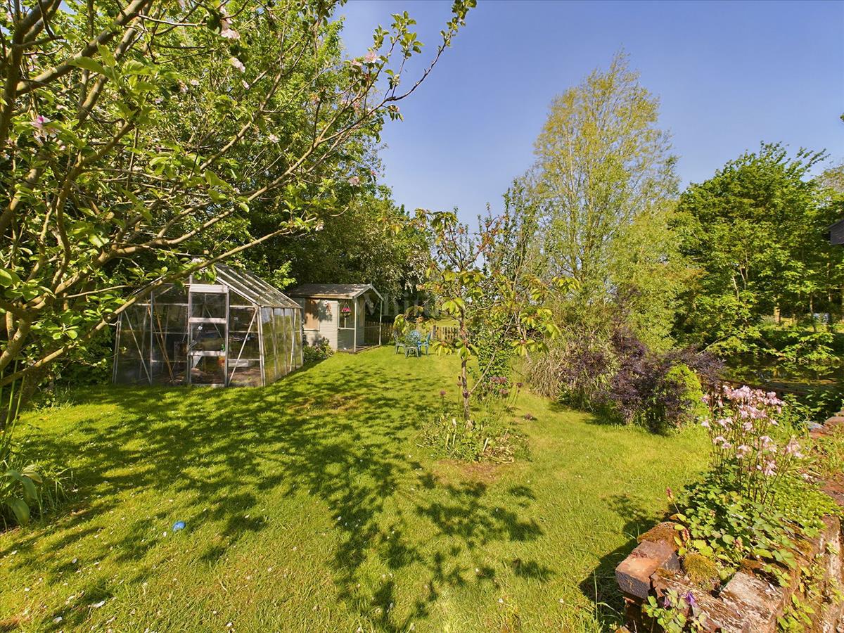 Property Image ba3165e7-b53c-4f17-94d7-5282db3bedb1