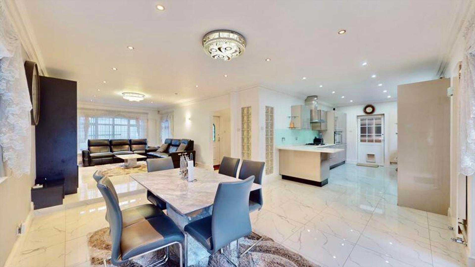 Property Image bdba0202-9501-4035-a340-88a4bbe64478