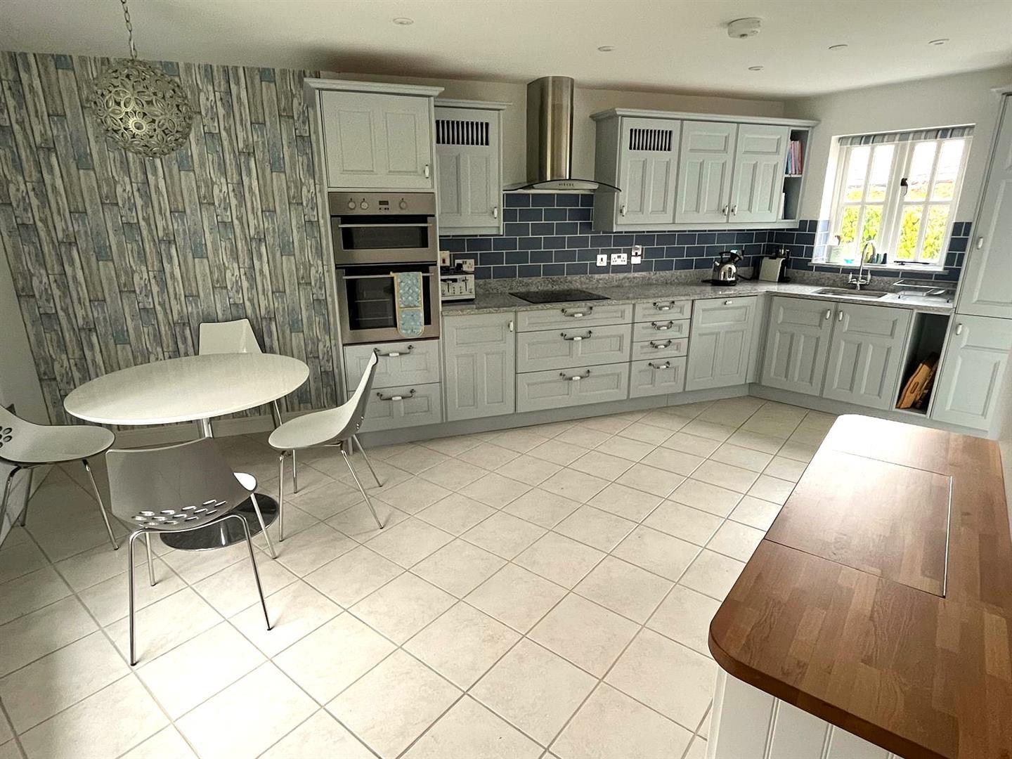Property Image be187c35-9eeb-4fb3-9a13-0a000cc06f99