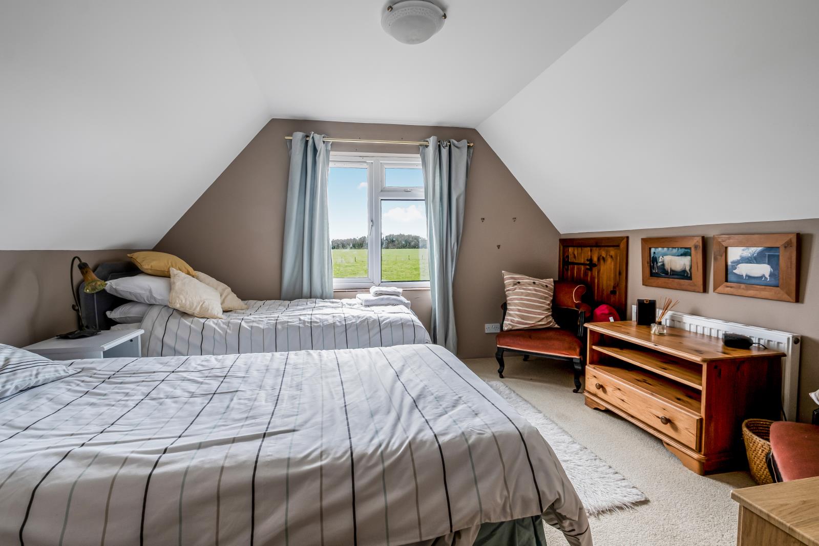 Property Image c0be7b2e-b6ff-4a70-86f2-766cd6c14ff5