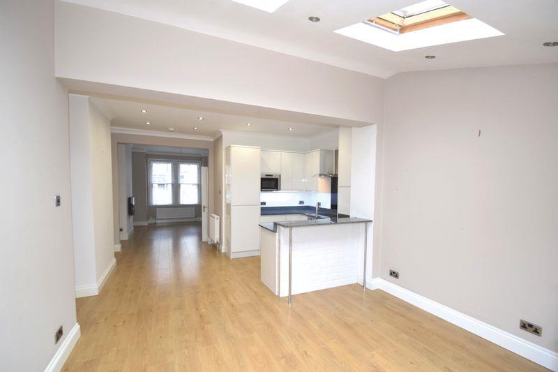 Property Image c1037346-70e8-46f2-a40b-6fcb974c7edf