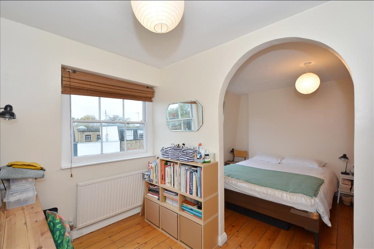 top floor period conversion for rent on islington park street