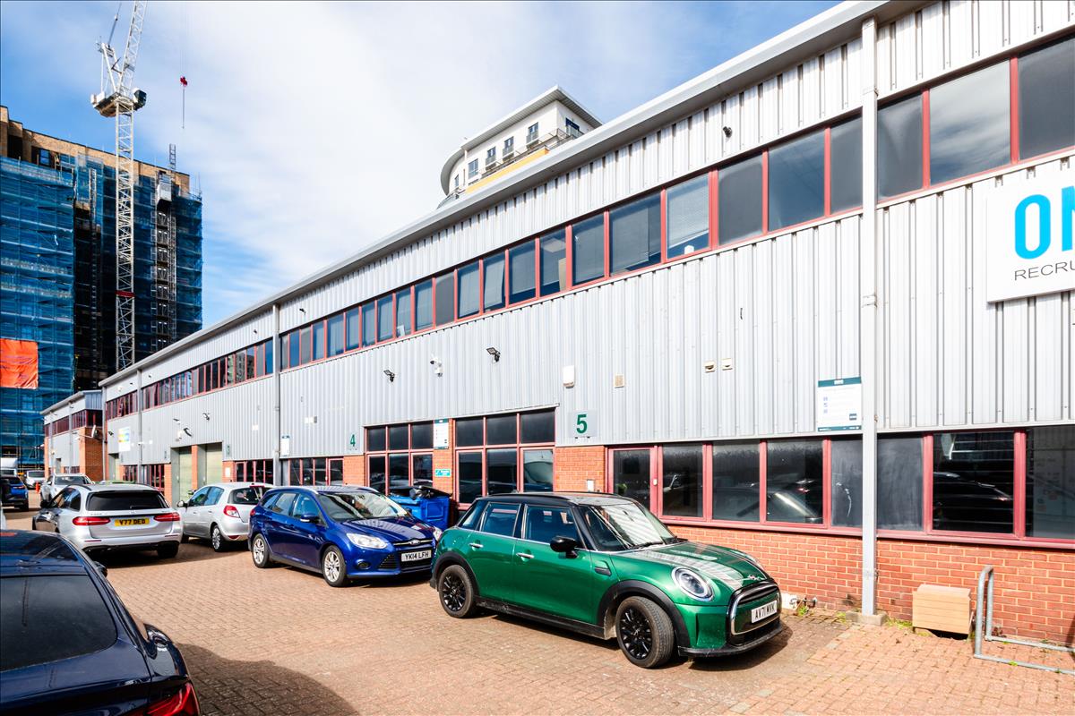warehouse to let in Greenwich Centre Business Park