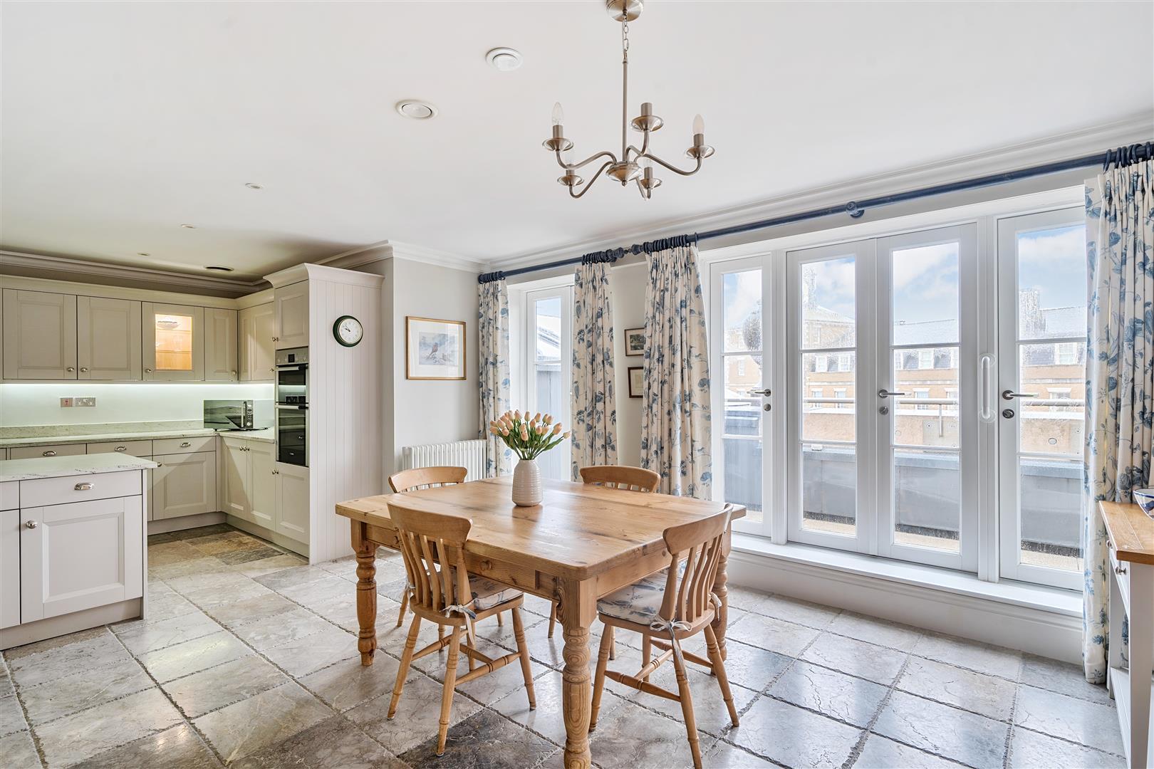 Property Image c28dbd32-8517-40aa-a556-cffa298e63a8