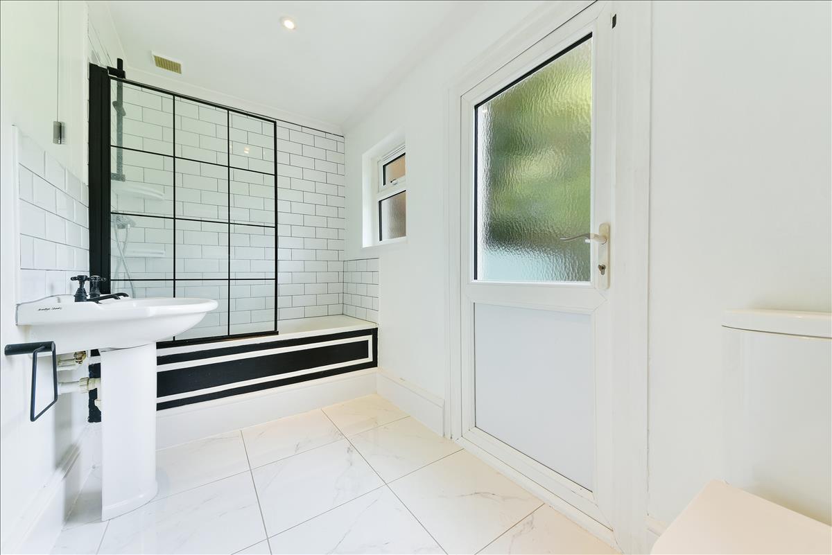 Property Image c2aa4558-88d3-40b3-aaa0-312041d3400a
