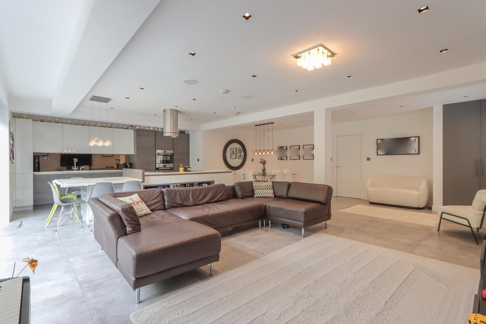 Property Image c33aae53-3402-41b4-aeef-c608f05557b0
