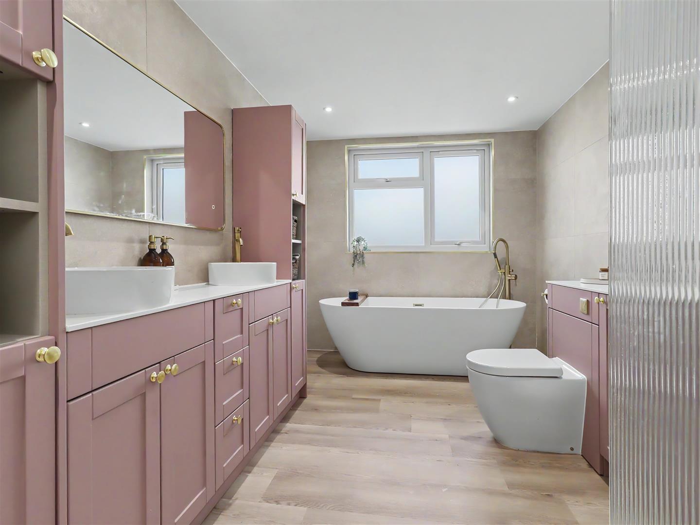 Property Image c43631b9-e397-4b74-8326-73c05d2170dc