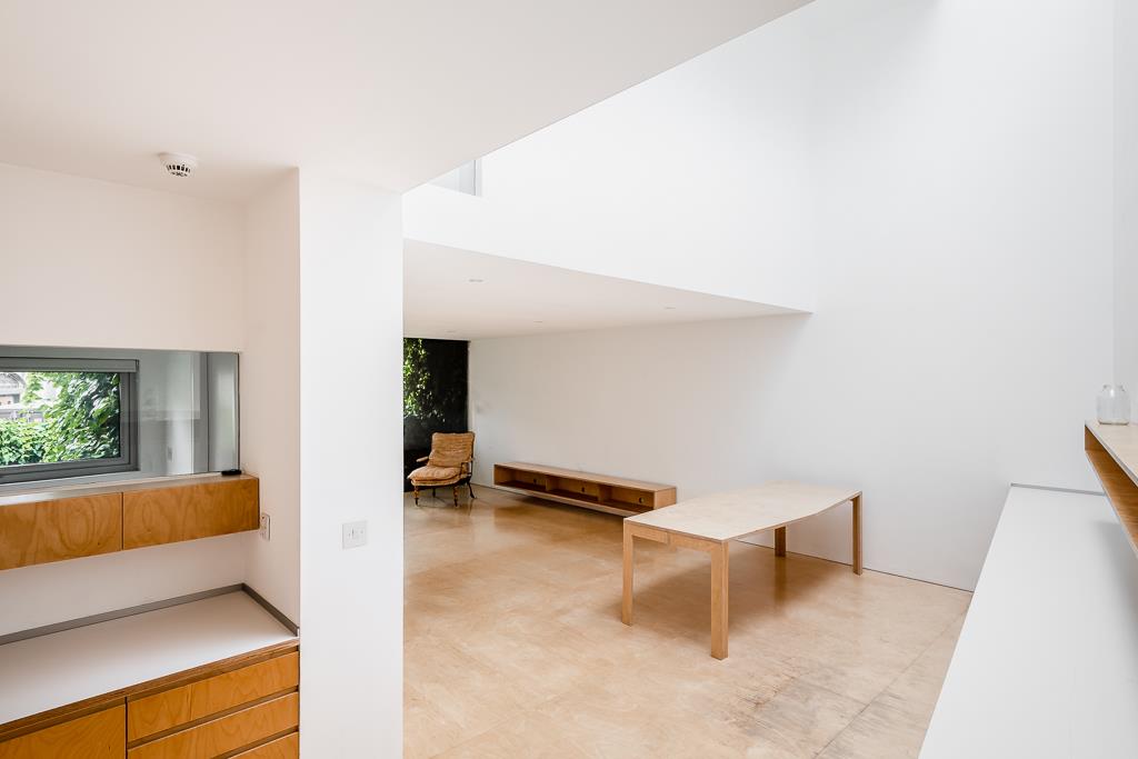 Modern bright architecturally designed house Shoreditch dinning area
