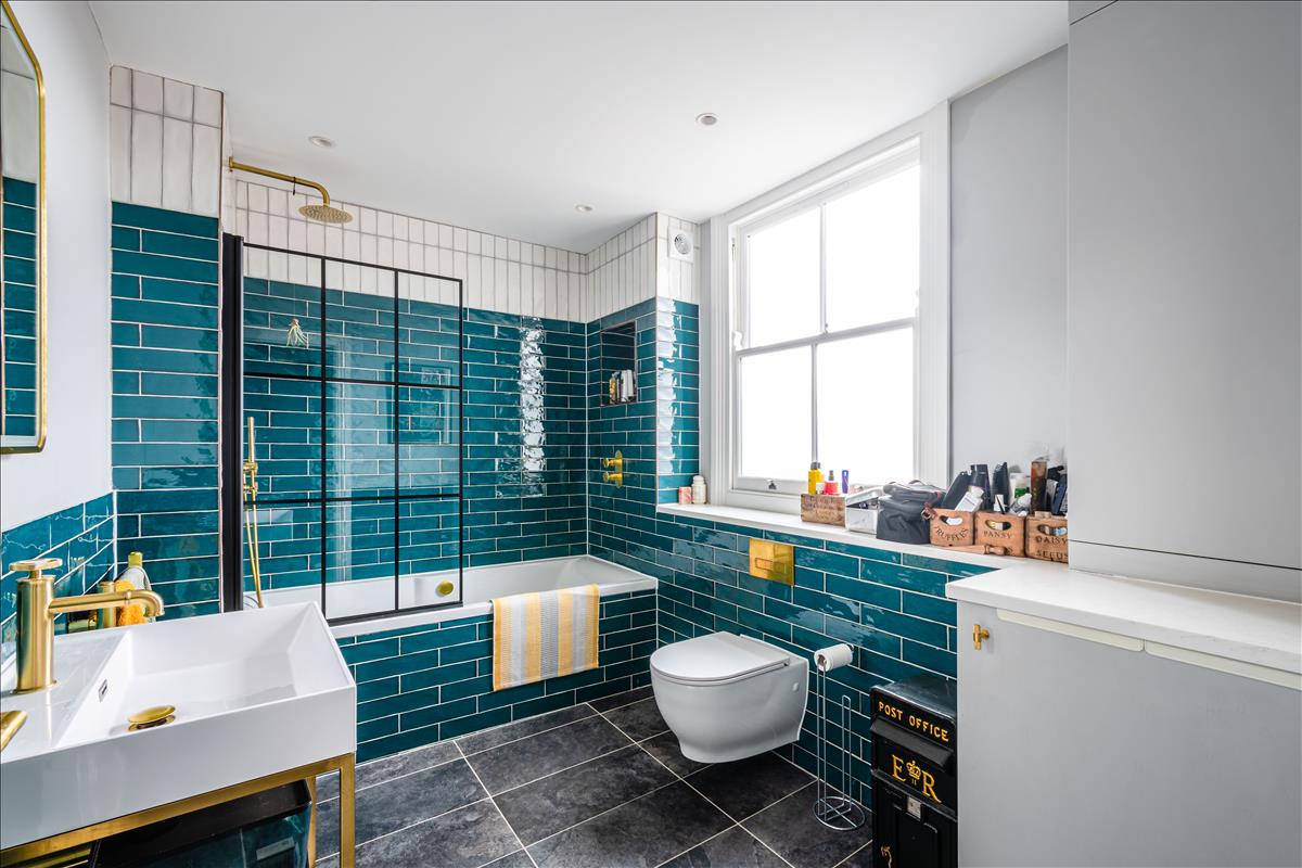 A rare opportunity to acquire a mixed-use freehold investment in the heart of Lower Clapton, positioned on Chatsworth Road, an increasingly sought-after high street known for its independent businesses.