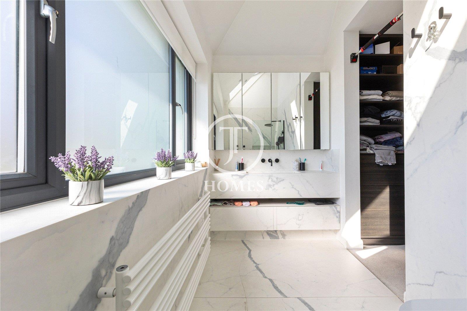 Property Image c629470a-a116-42b4-8bbe-da89d8d4f808