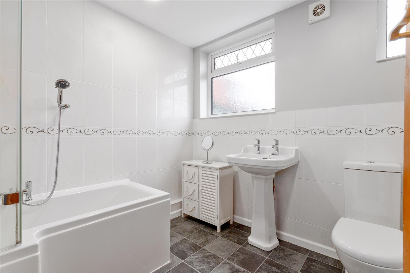 Property Image c62b6975-d12e-4e2e-8c76-7f7b125a4a2e