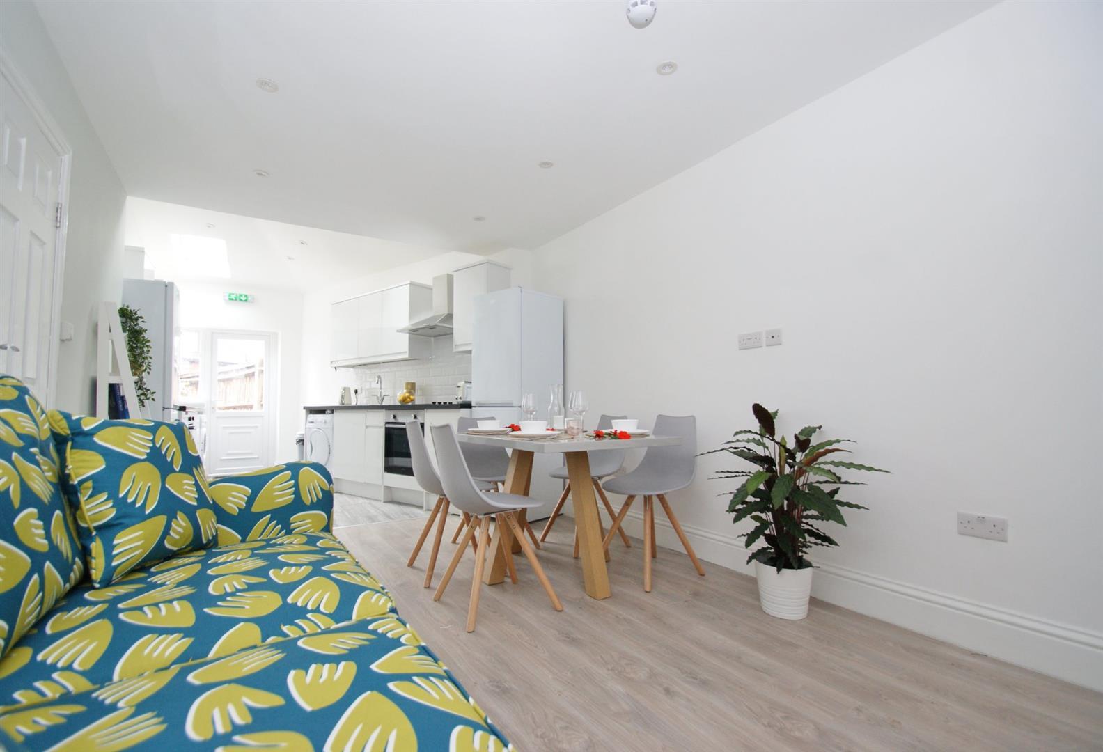 Property Image c74c828d-2996-4fb8-80ea-e2d8e2bc6d6a