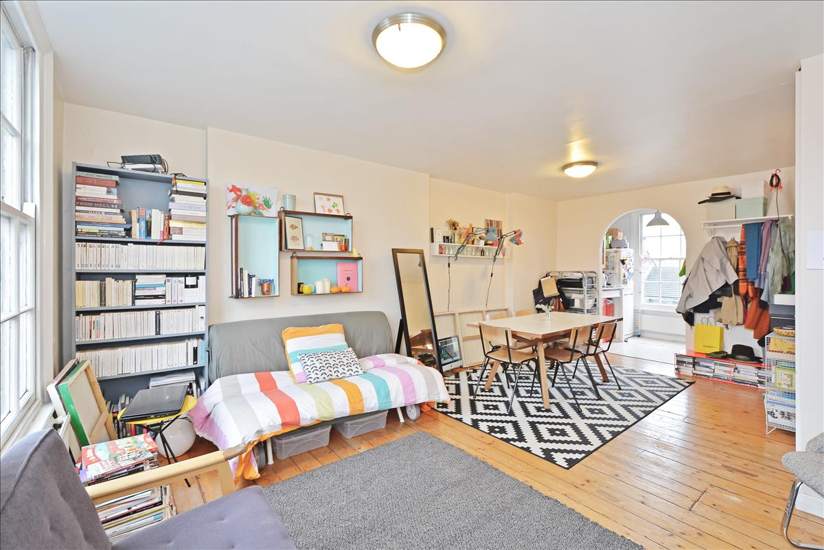 top floor period conversion for rent on islington park street