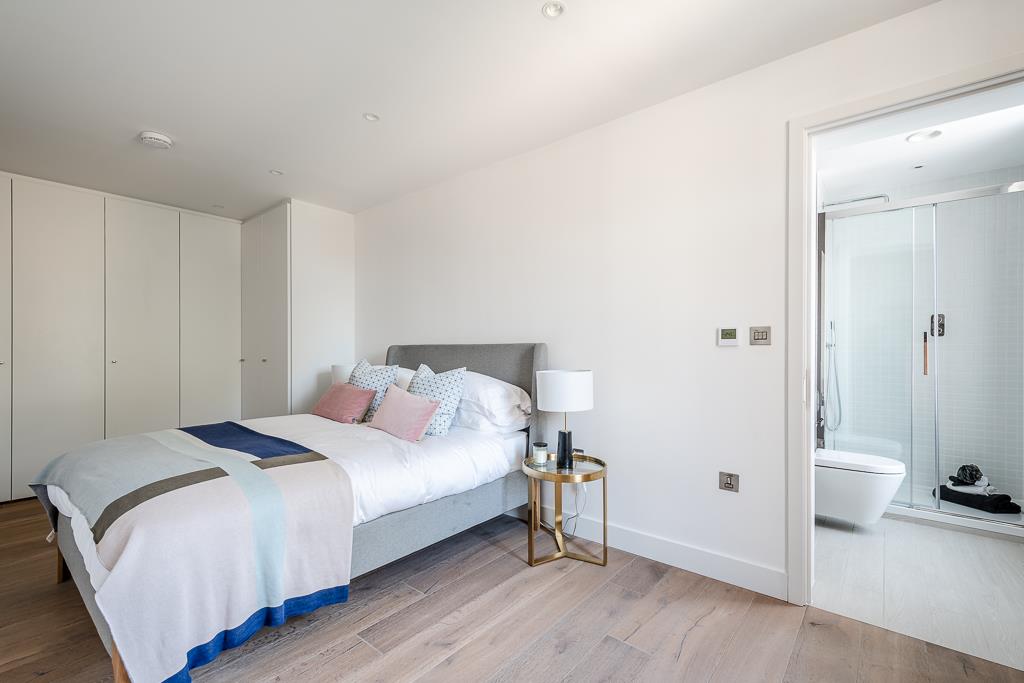 Luxury Hackney Gardens Apartment for sale, with outdoor balcony