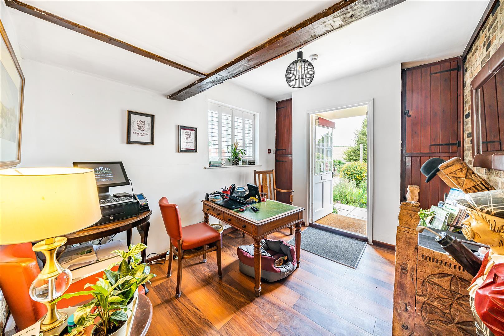 Property Image c88e3fb3-72da-43e8-814e-703e37b4a261