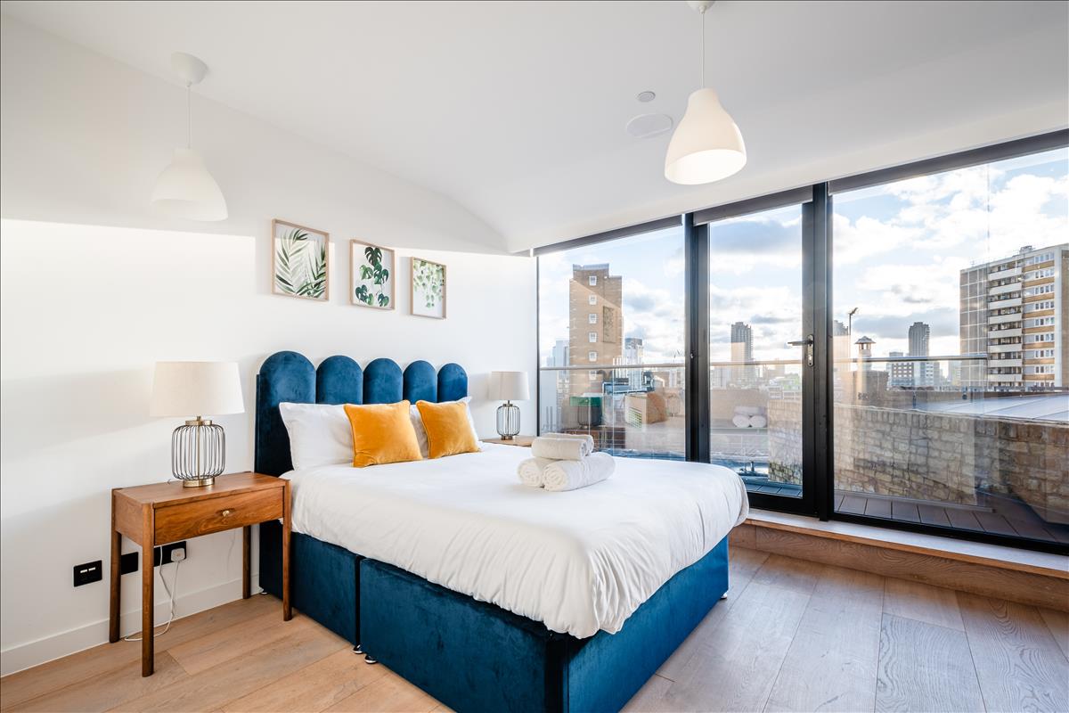 This stunning seventh-floor penthouse sits atop a beautiful Edwardian building, offering nearly 1,700 square feet of luxurious living space with three bedrooms, three bathrooms, and breathtaking panoramic city views. Combining historical charm with modern elegance, this home is a rare find in the heart of London.