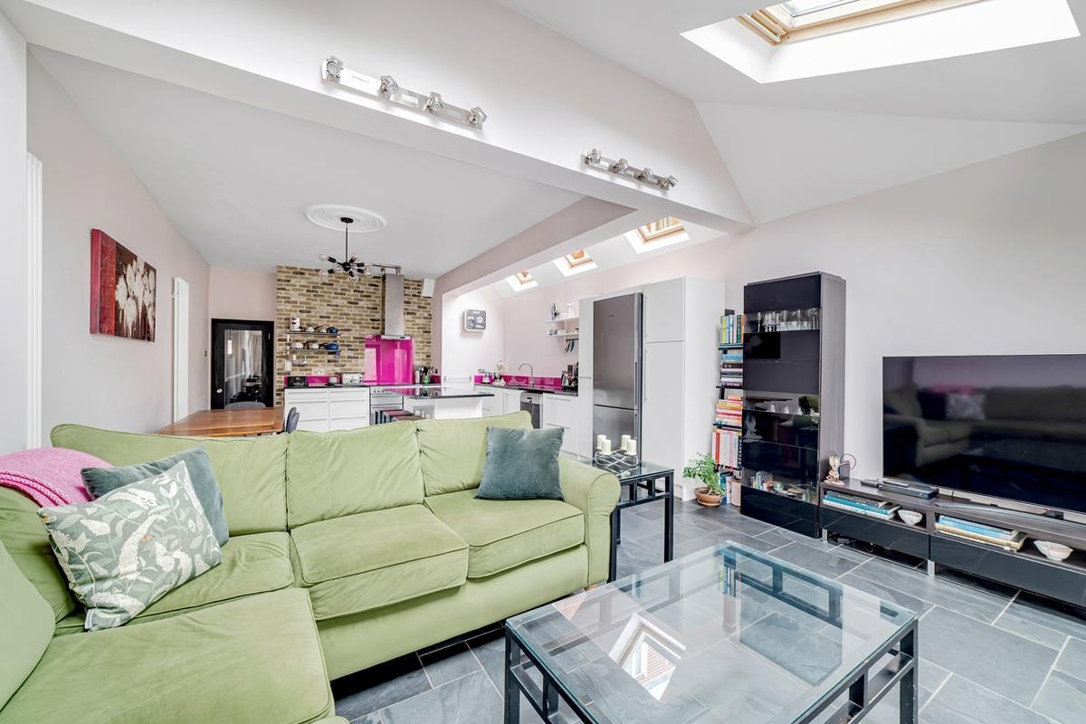 Property Image ca048174-25c2-41a9-aea7-50ba221c34fc