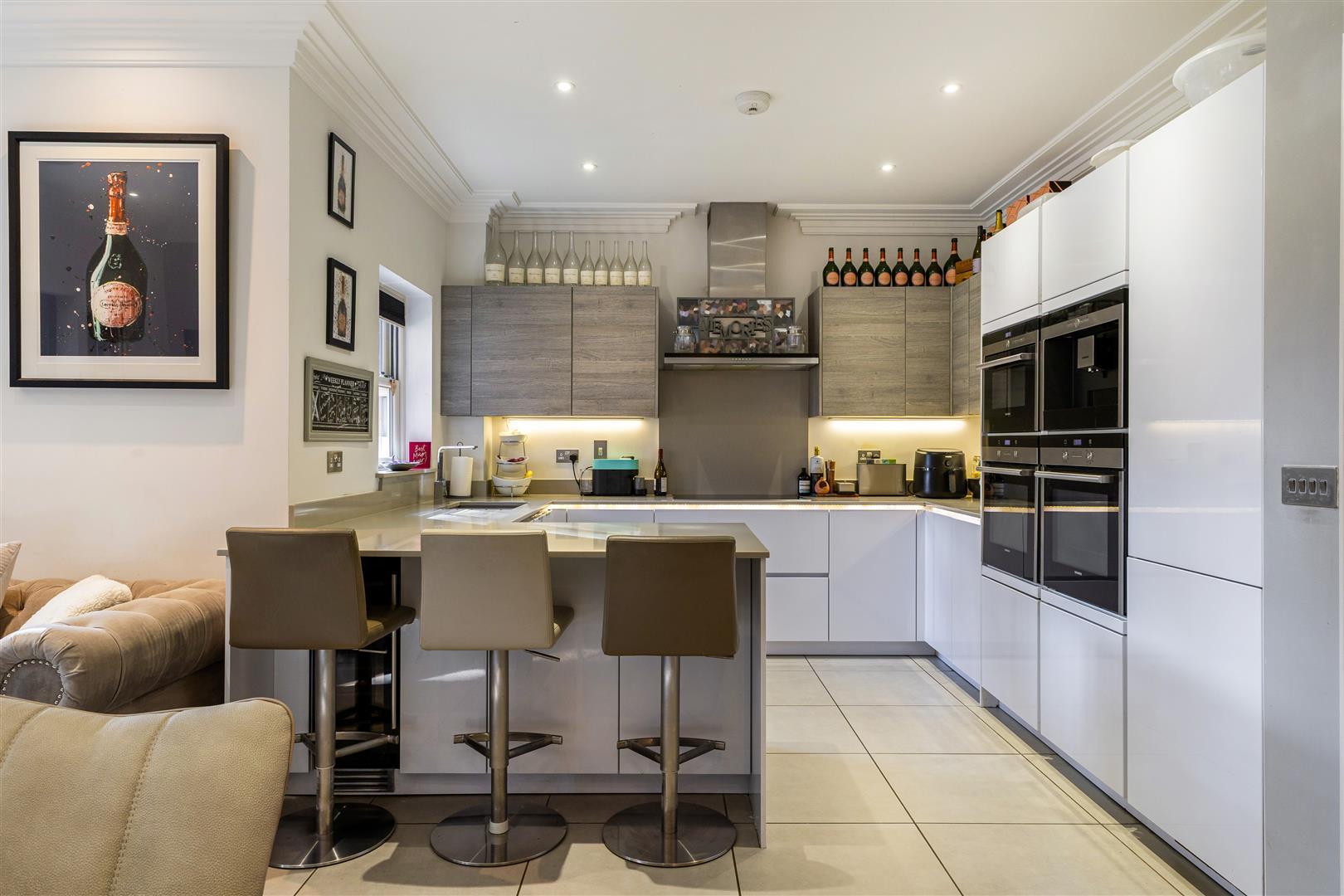 Property Image ca196546-8994-40e9-b81c-ba936c44f015