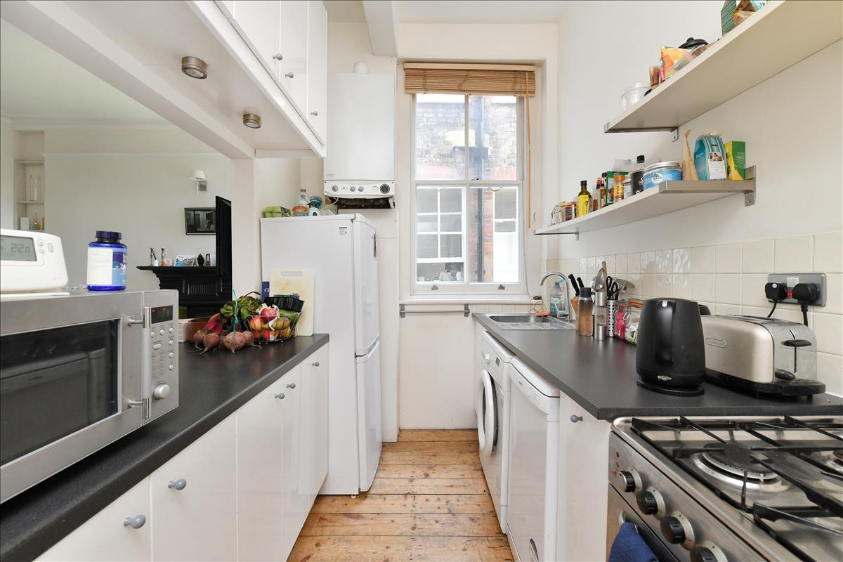 Two bedroom period apartment for rent in this beautiful victorian mansion block N1