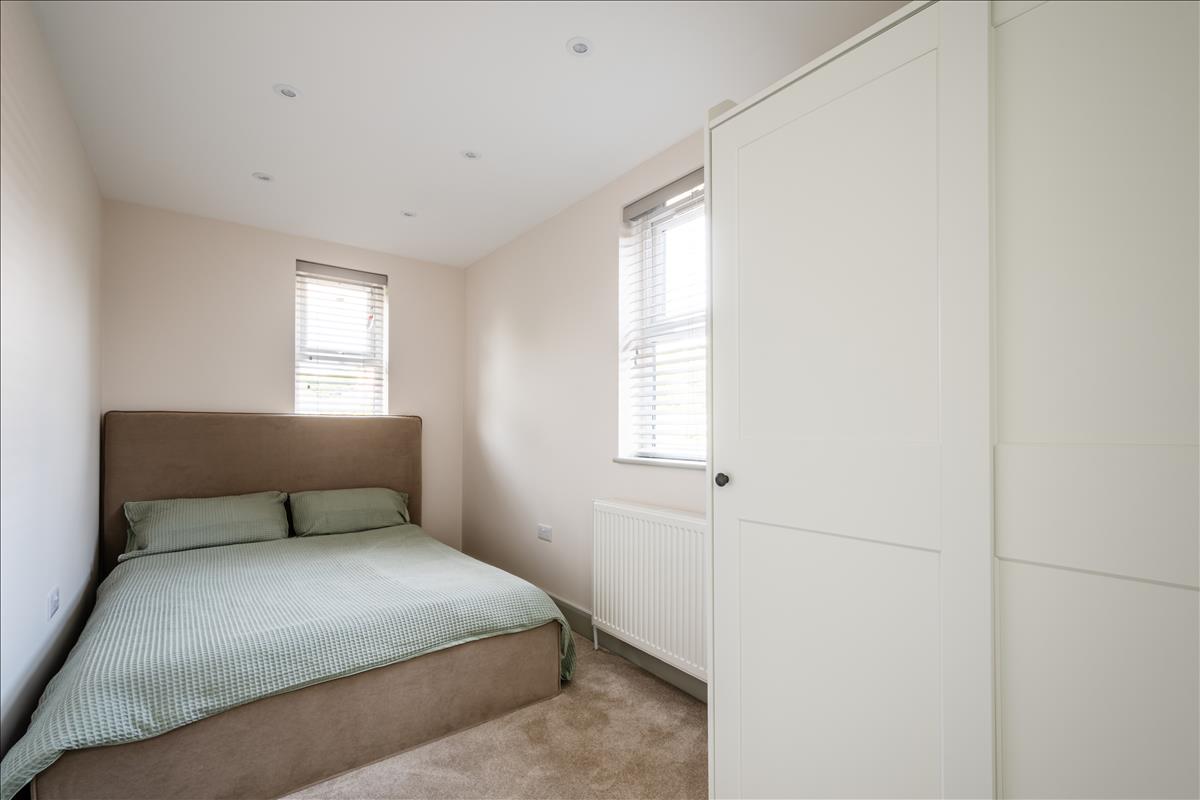 Newly refurbished four double bedroom house with garden for long let on Bushberry Road E9 Homerton