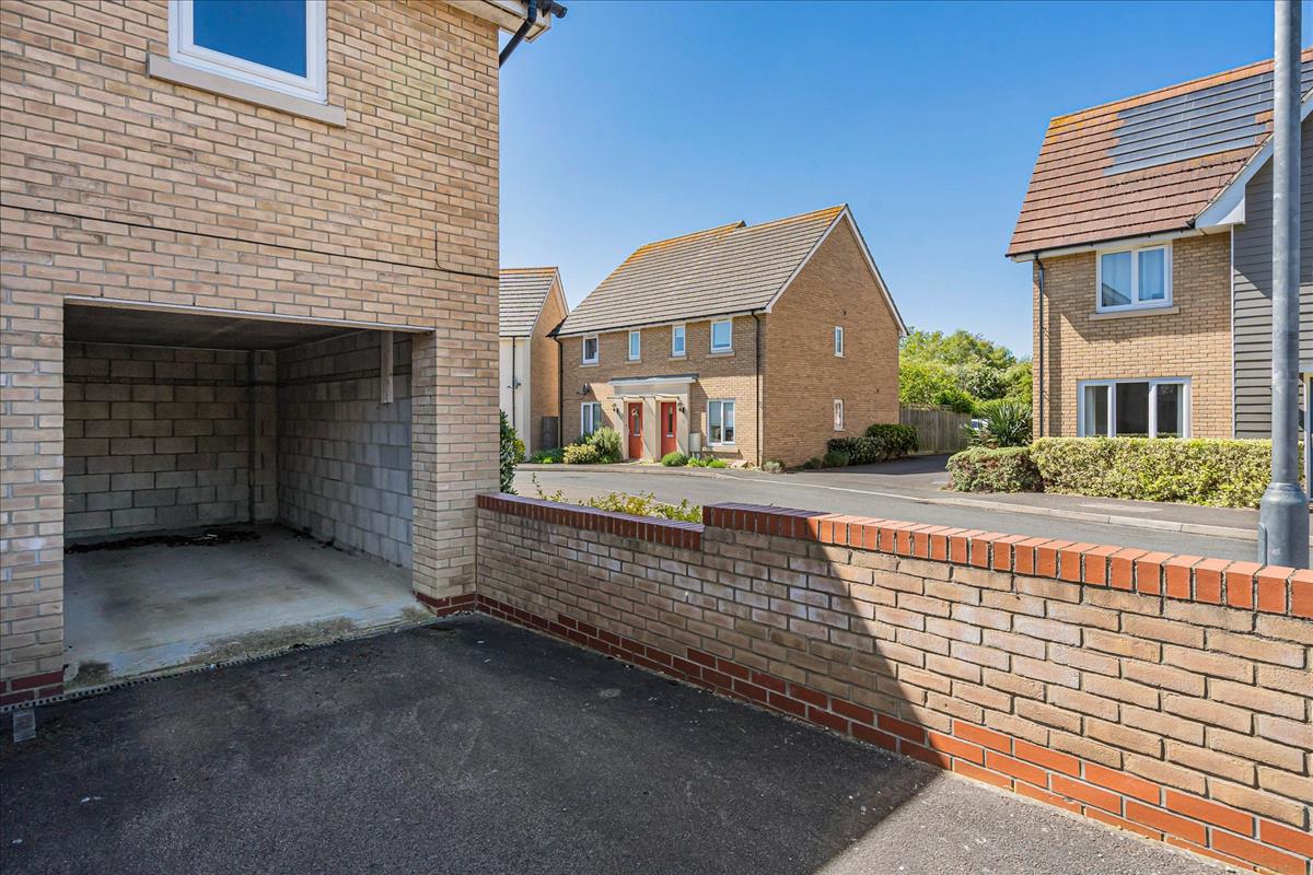 Property Image cb40d28f-245e-49b6-afa9-9303edf42a59
