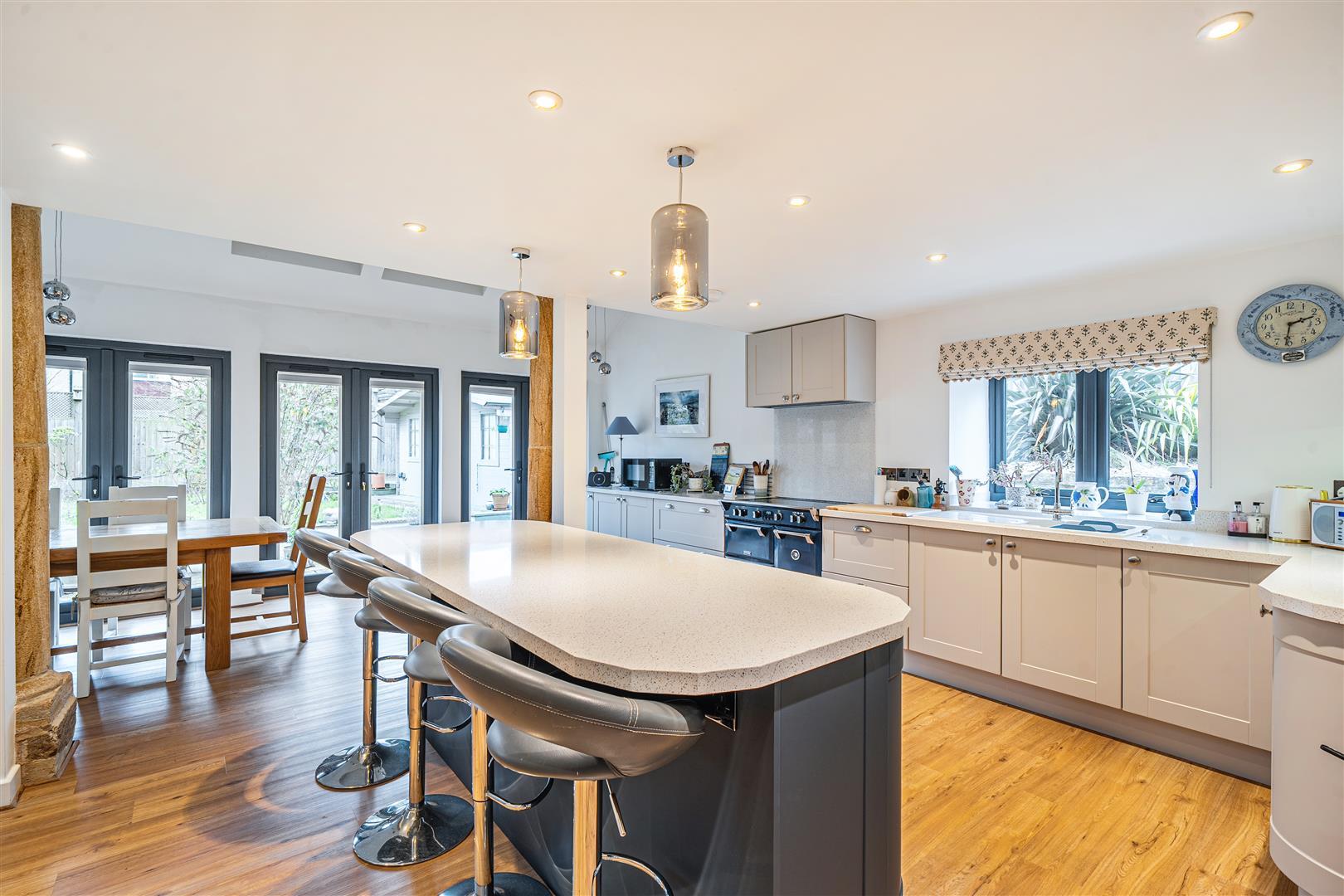 Property Image cb589439-c01a-4ff6-8d1b-16f610033074