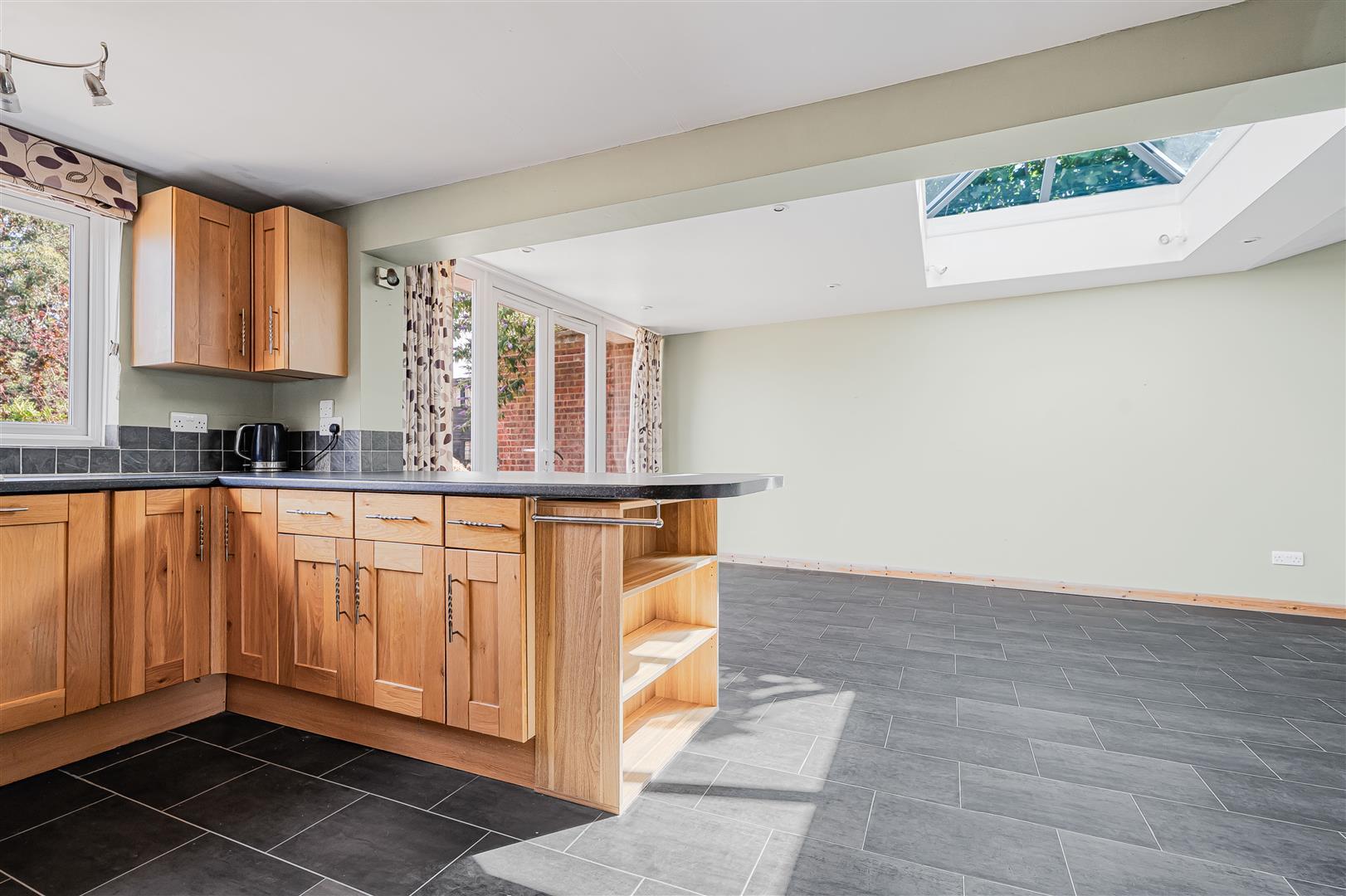 Property Image cb98128c-229f-42f1-8d79-1013b014101e