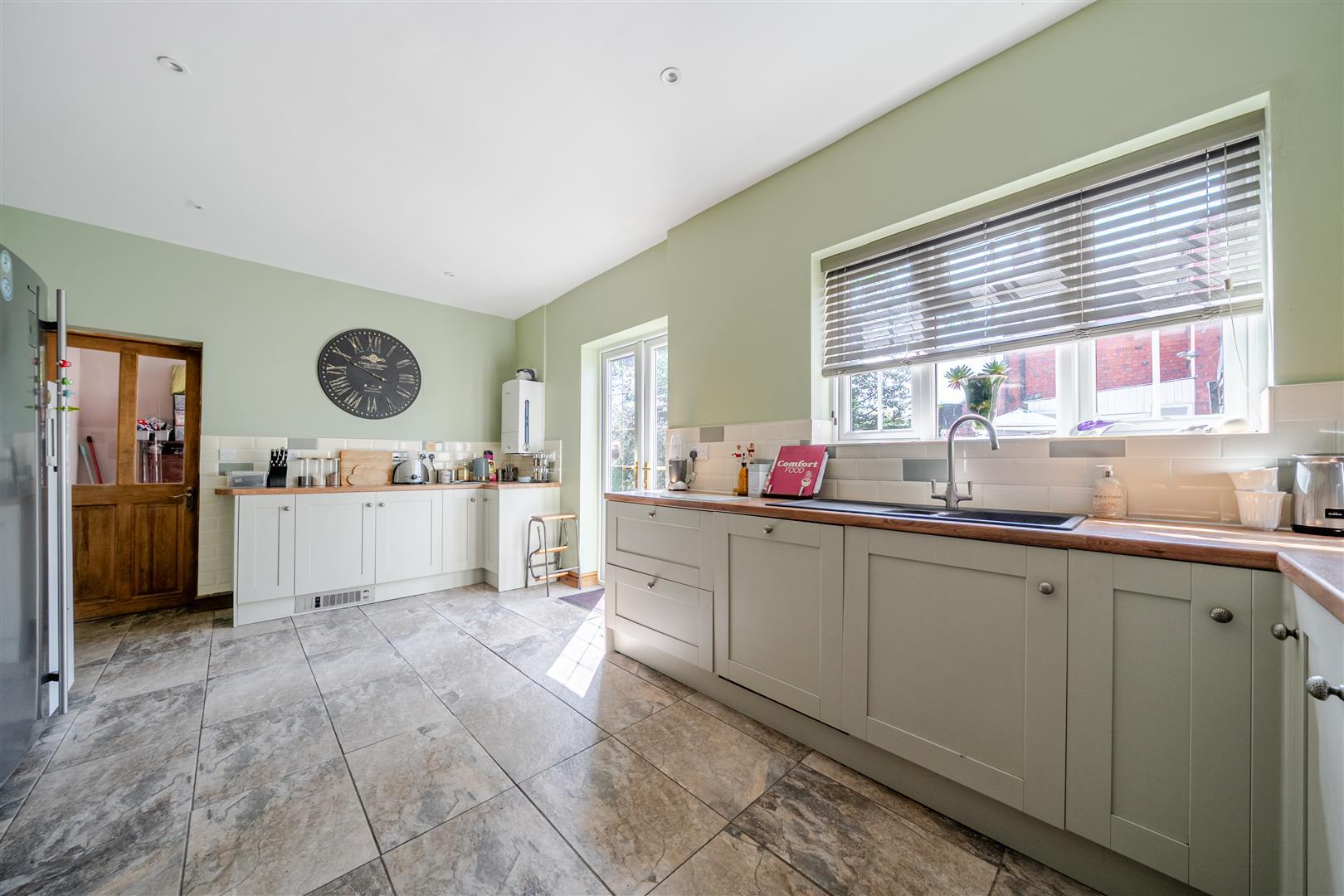 Property Image cbb116df-a030-4142-a13b-00b16df8183c