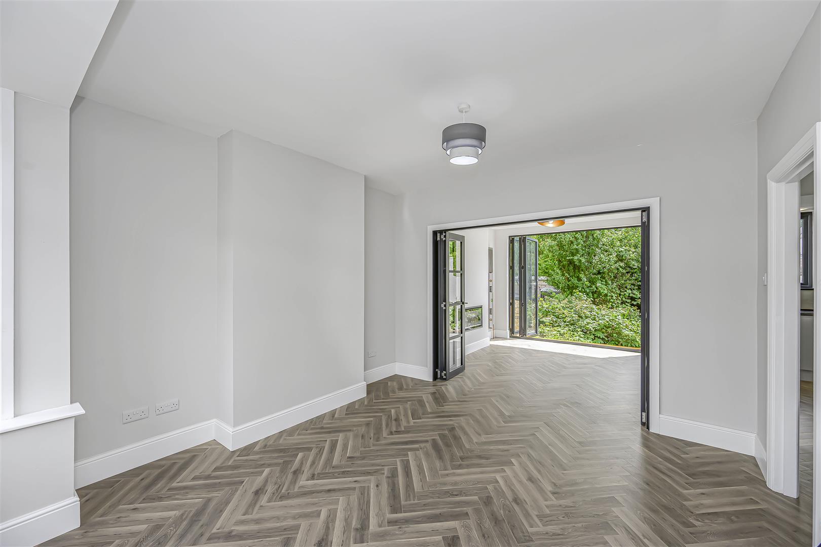 Property Image cbf368a2-9e29-4713-b2af-6bbb3a99a9d1