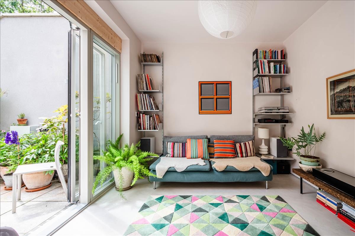 Three bedroom freehold modern house for sale in London Fields, Hackney, London, E8