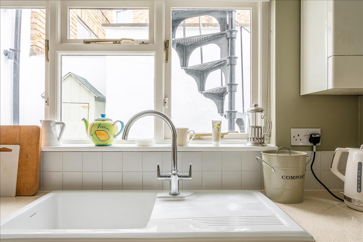 Stunning two bed georgian townhouse for rent in Barnsbury N1