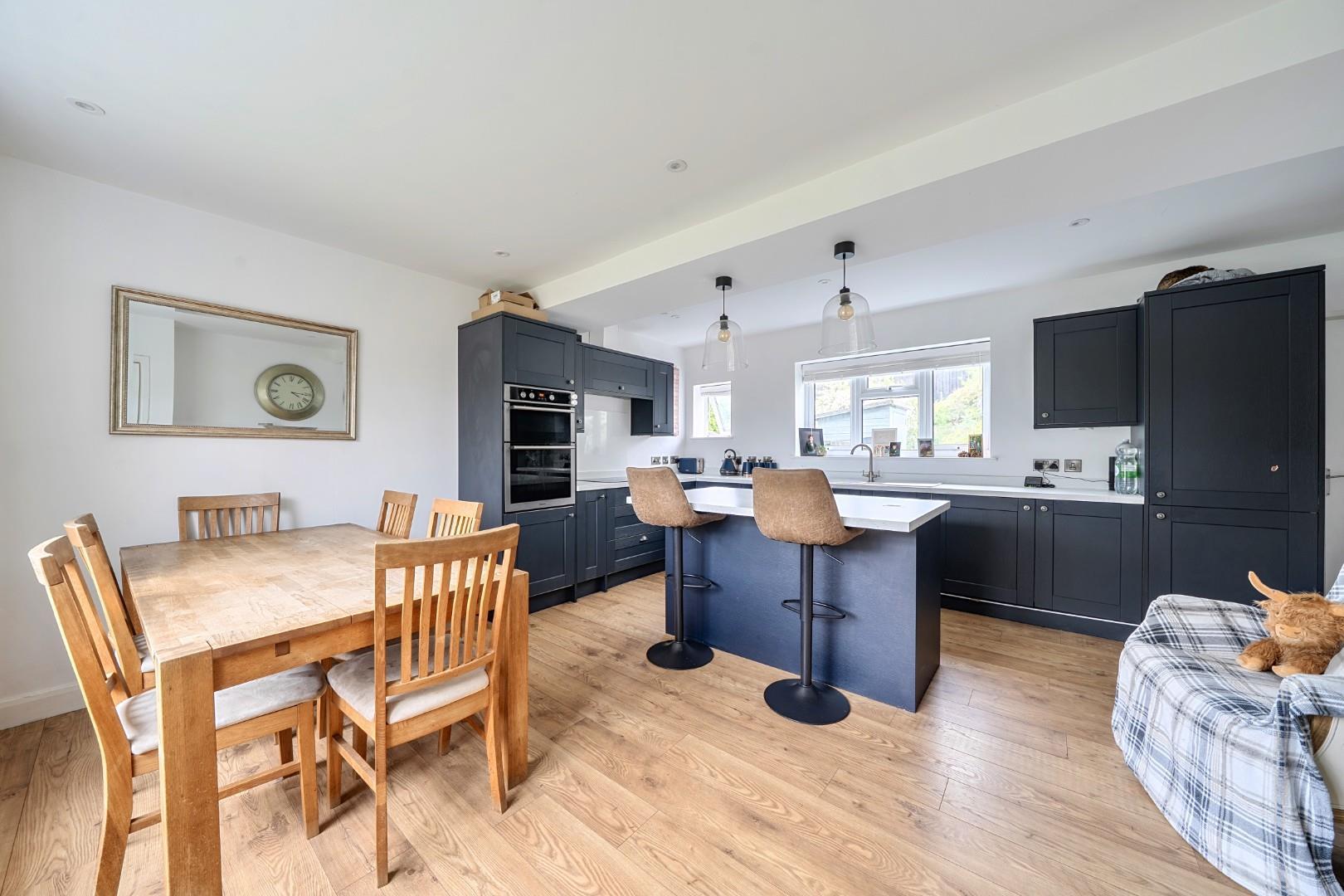 Property Image cdc383d8-9772-40d8-a7ce-95e238029c8a