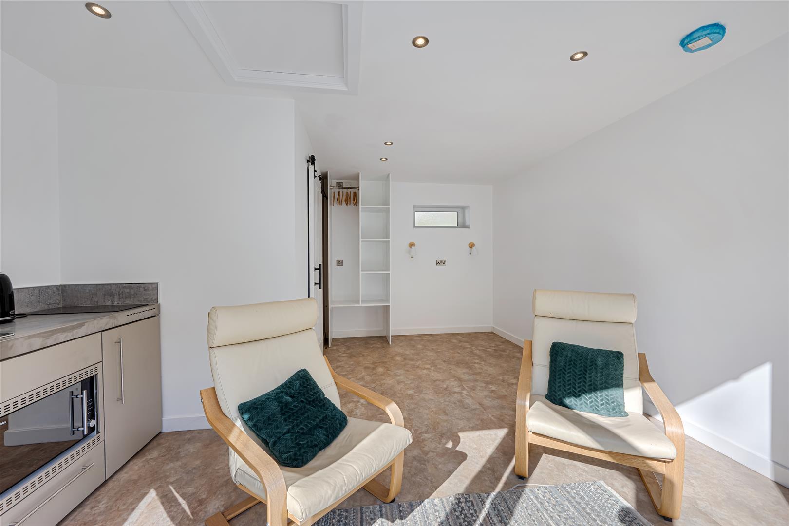 Property Image cdeb3ea6-0838-49d9-bf3c-e2498e66b3f6