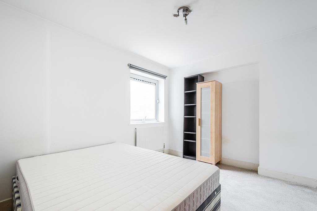Three bedroom two bathroom split level apartment for rent in the heart of Hatton Garden EC1