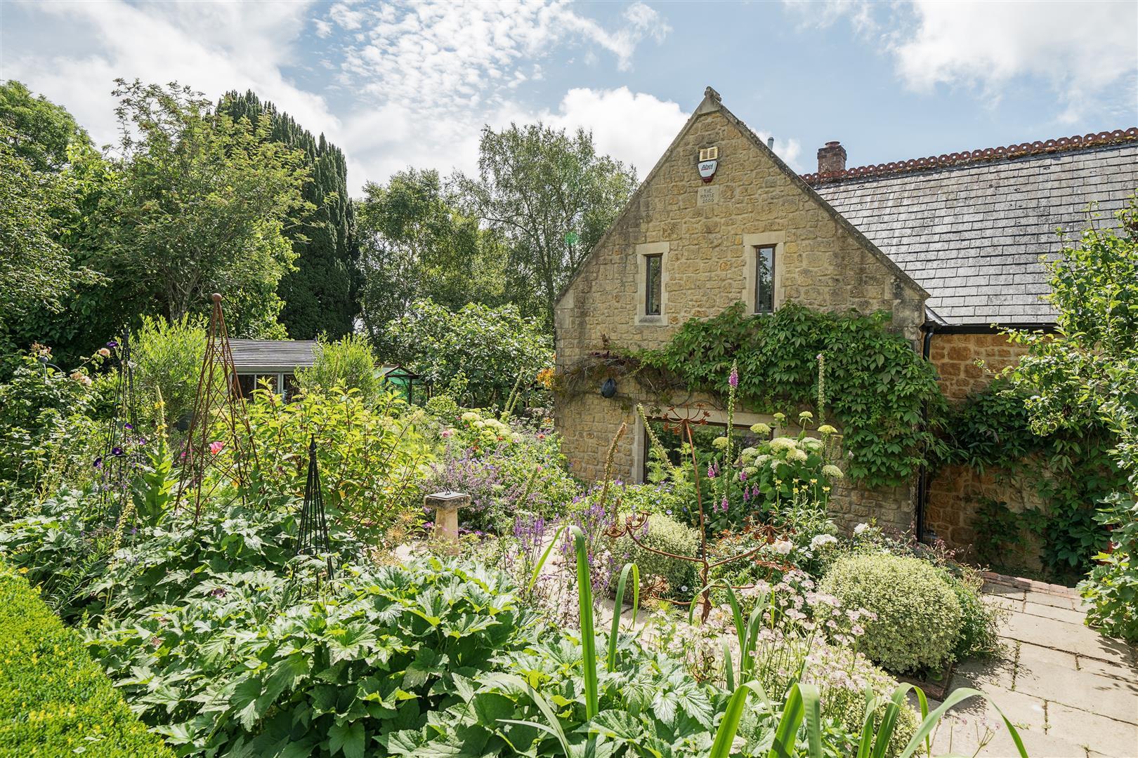 Property Image ce58fca6-4dc2-476a-8f75-fe95b5287fb5