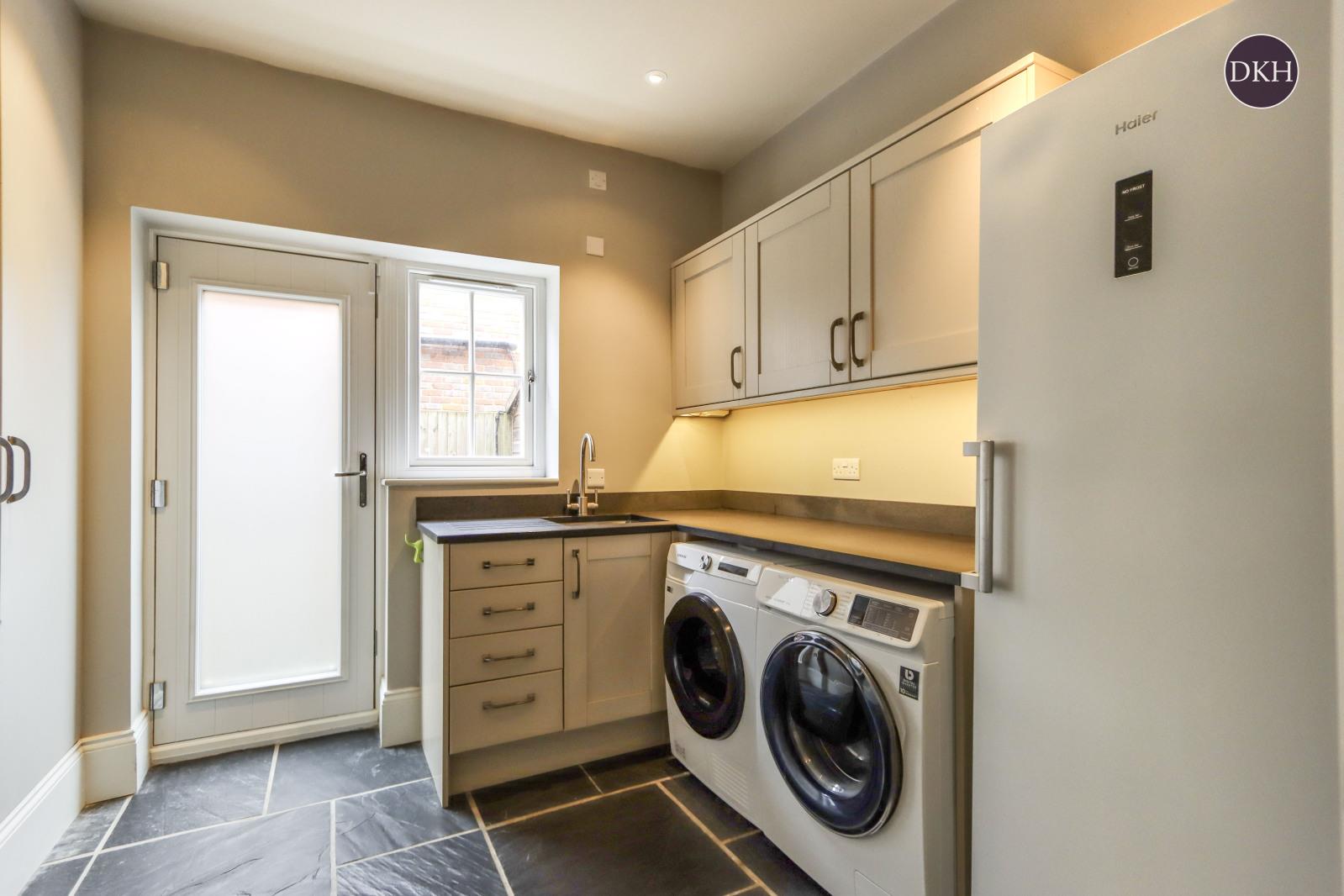 Property Image ce89c37d-bd4d-490d-a963-24a746552d2e