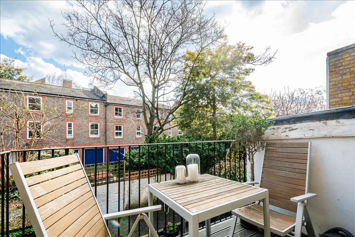 three bedroom triplex period conversion in london fields e9