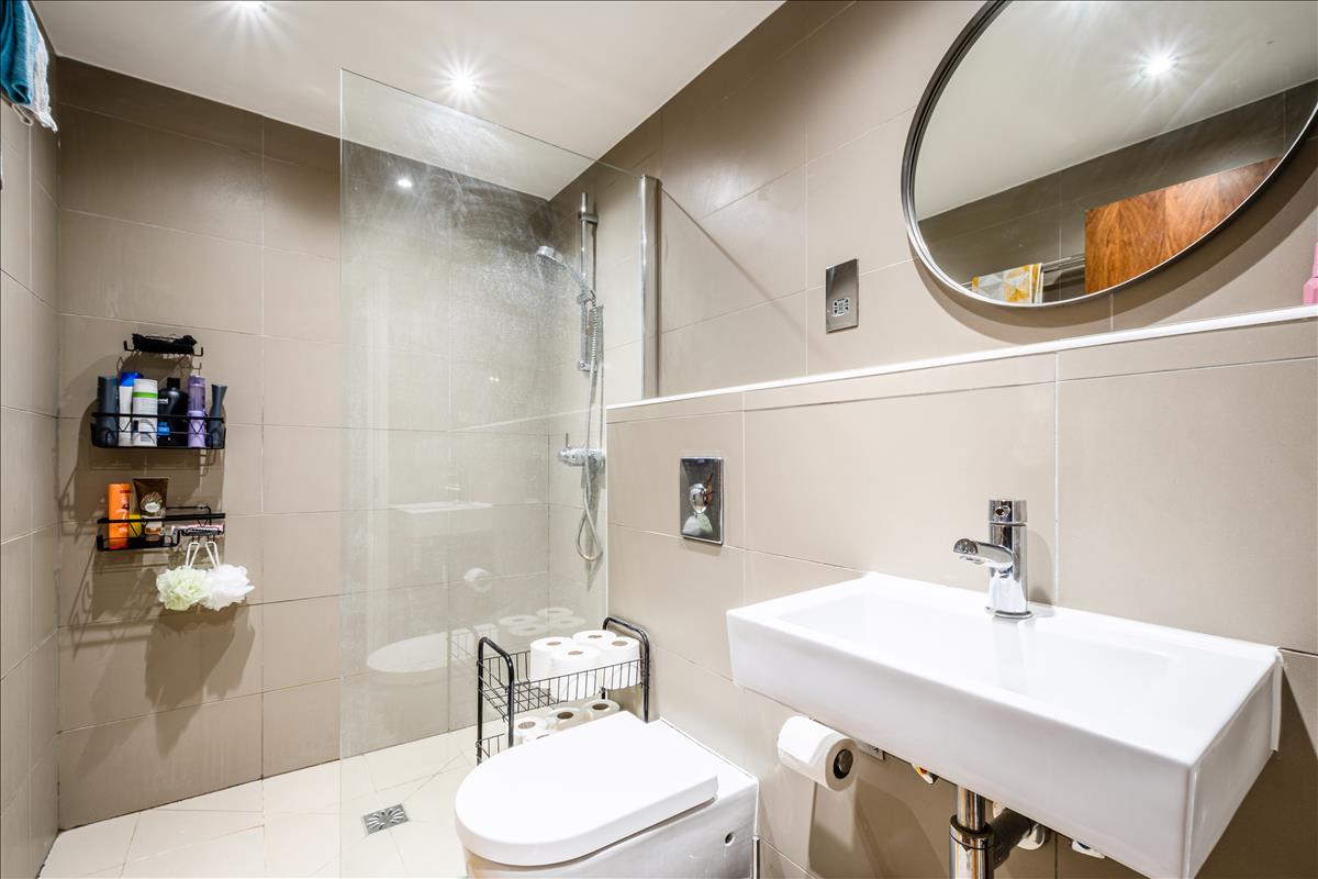 Mixed use investment for sale london