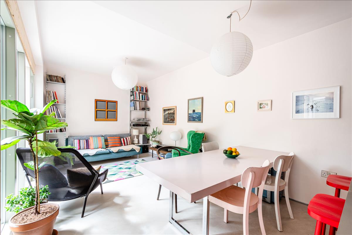 Three bedroom freehold modern house for sale in London Fields, Hackney, London, E8