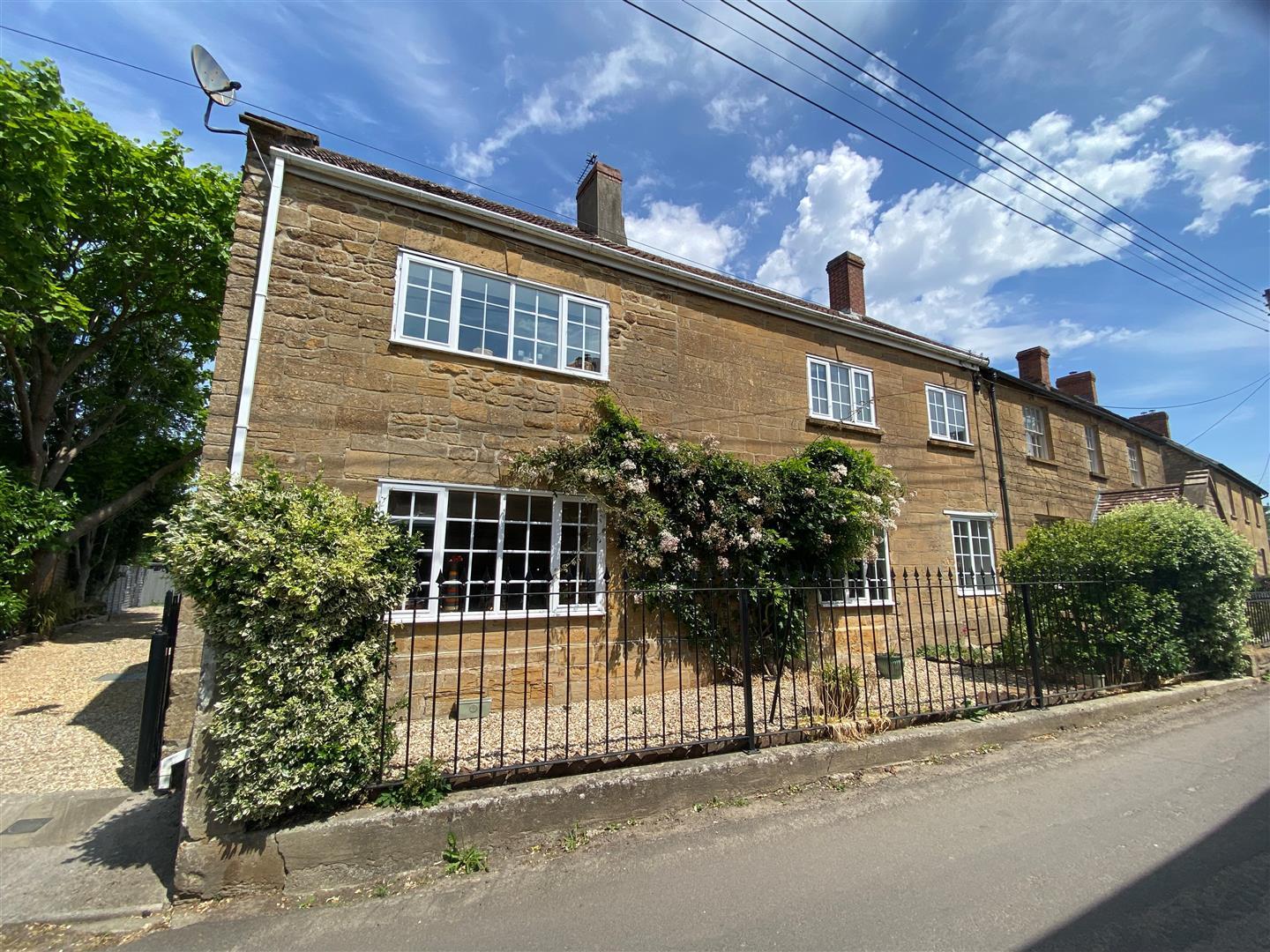 Property Image d02943e6-98e7-480a-9870-21d9b37f6fbc