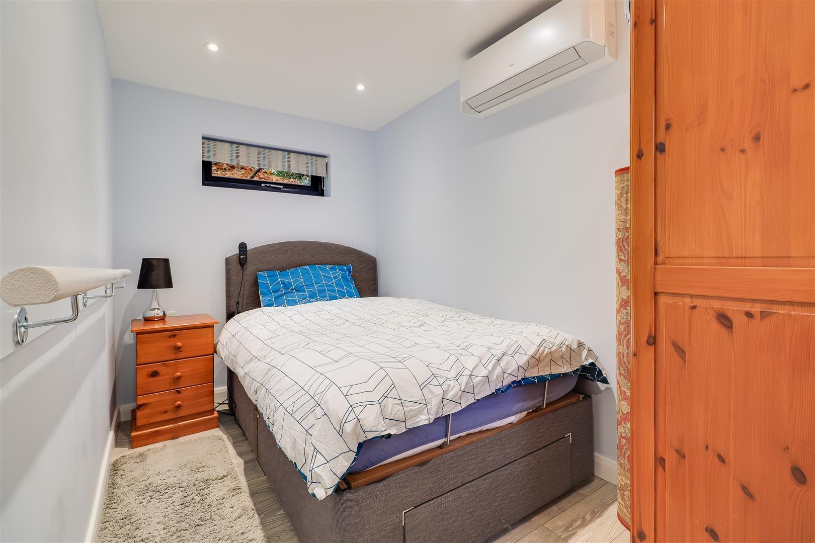 Property Image d03df289-0733-4103-b2f3-0fda32b5b3f0
