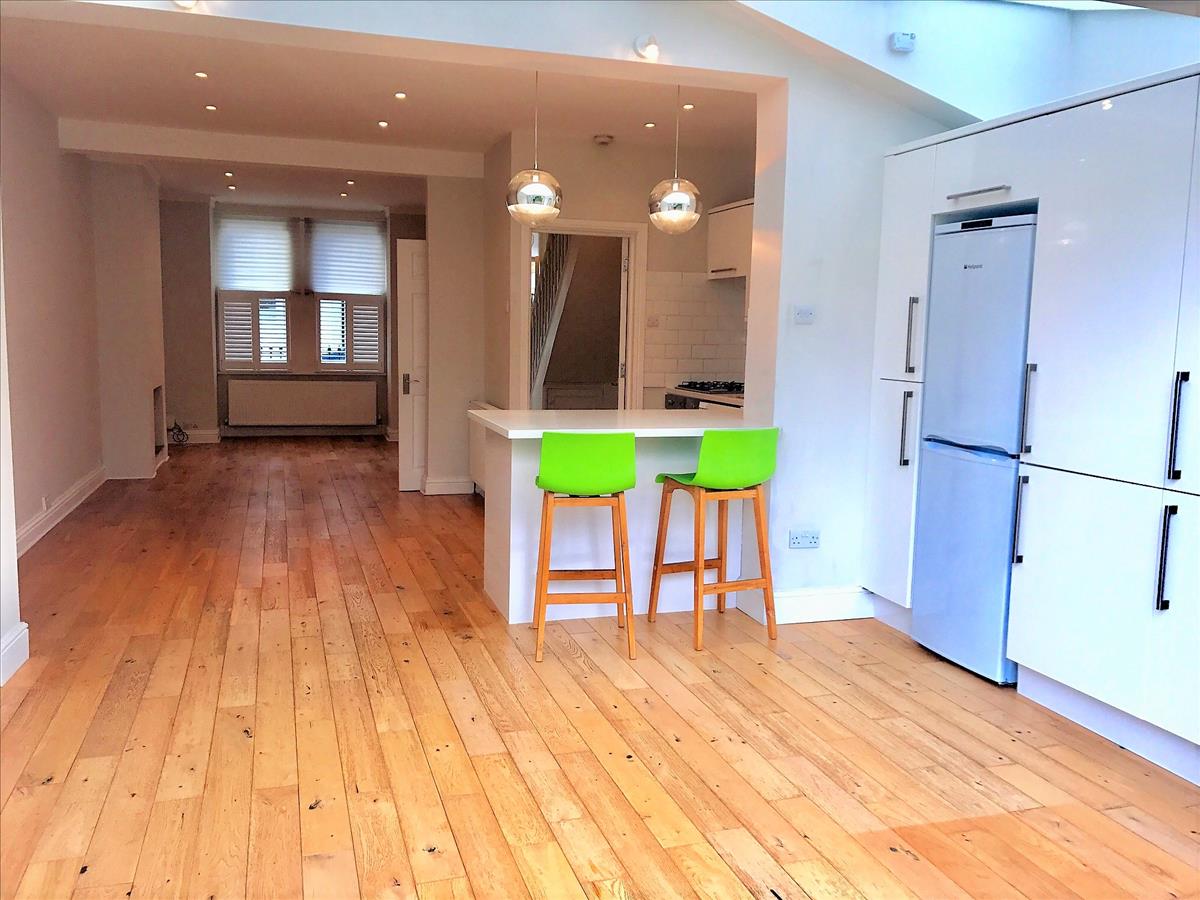 Property Image d0c9f6e7-d95a-4c7b-8f56-1b99d7631333