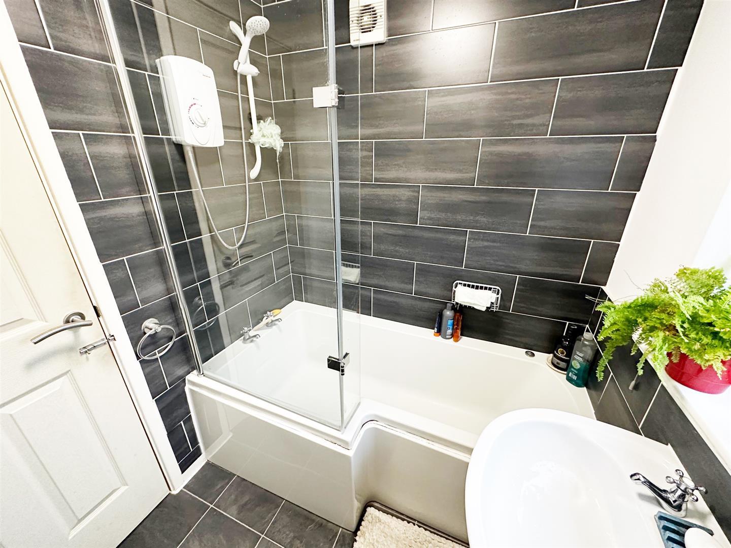 Property Image d11eaadf-7bdc-460b-b603-52219bc77174