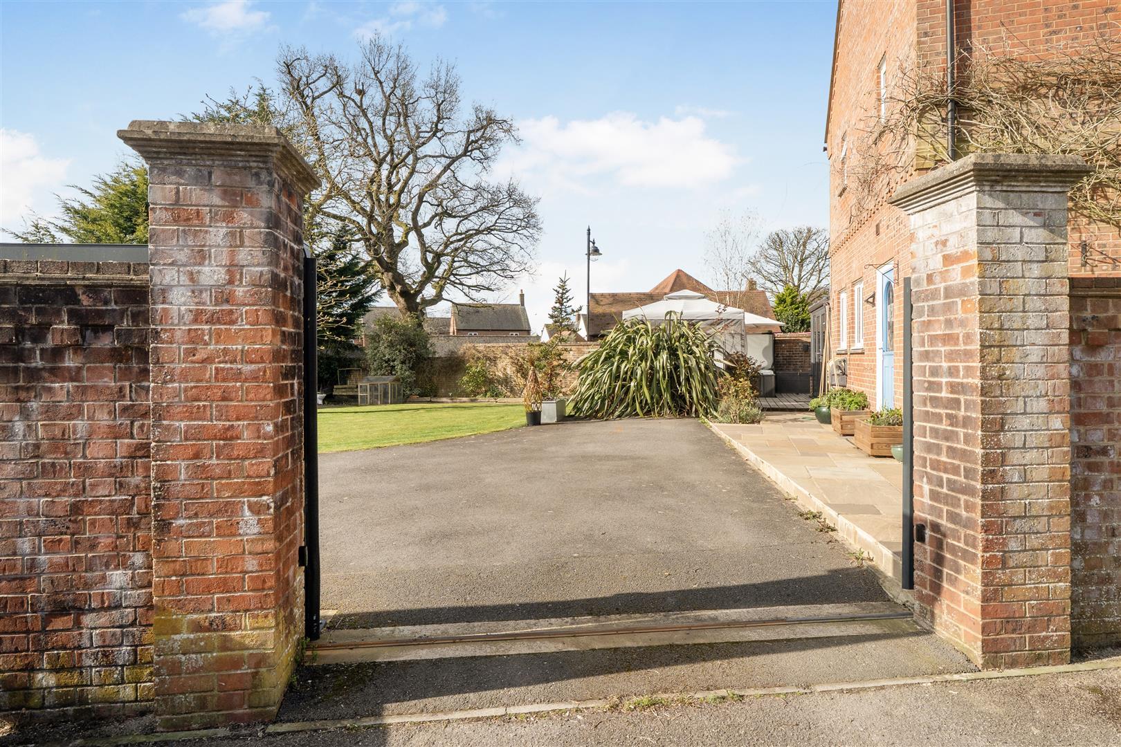 Property Image d131c78b-3f49-4120-9dd8-f3eafa6c7d89