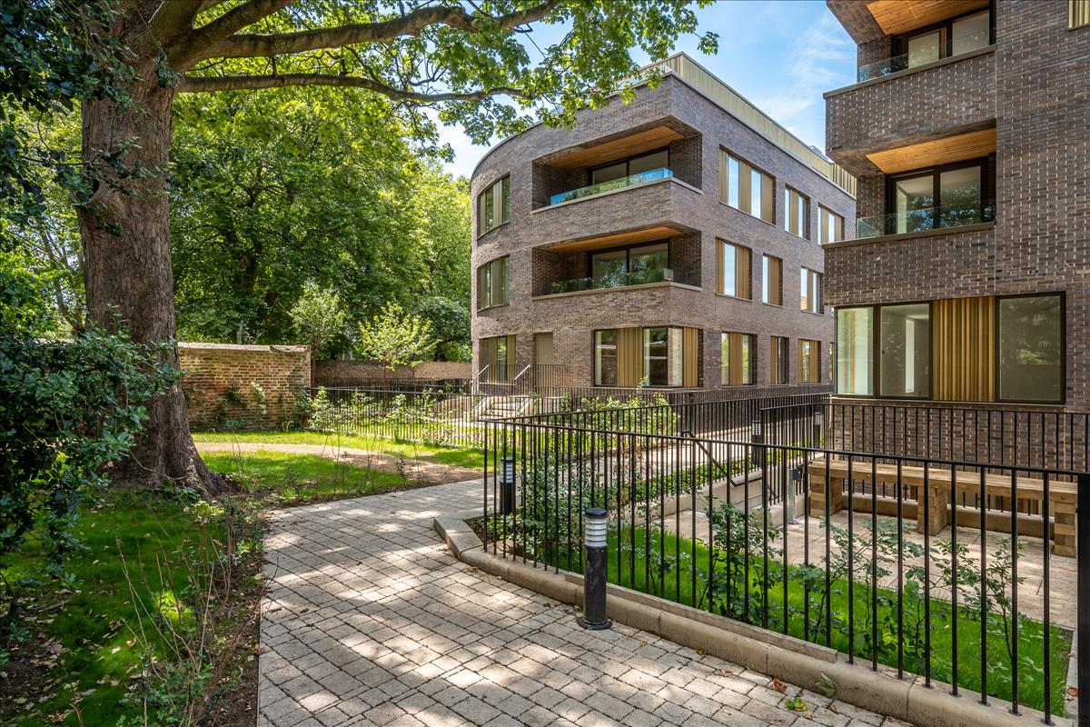 Luxury Hackney Gardens Apartment for sale, with outdoor balcony